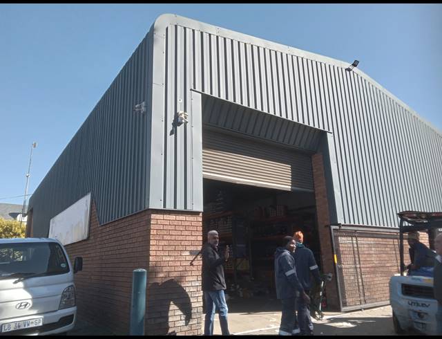 320M² OFFICE TO LET IN JET PARK
